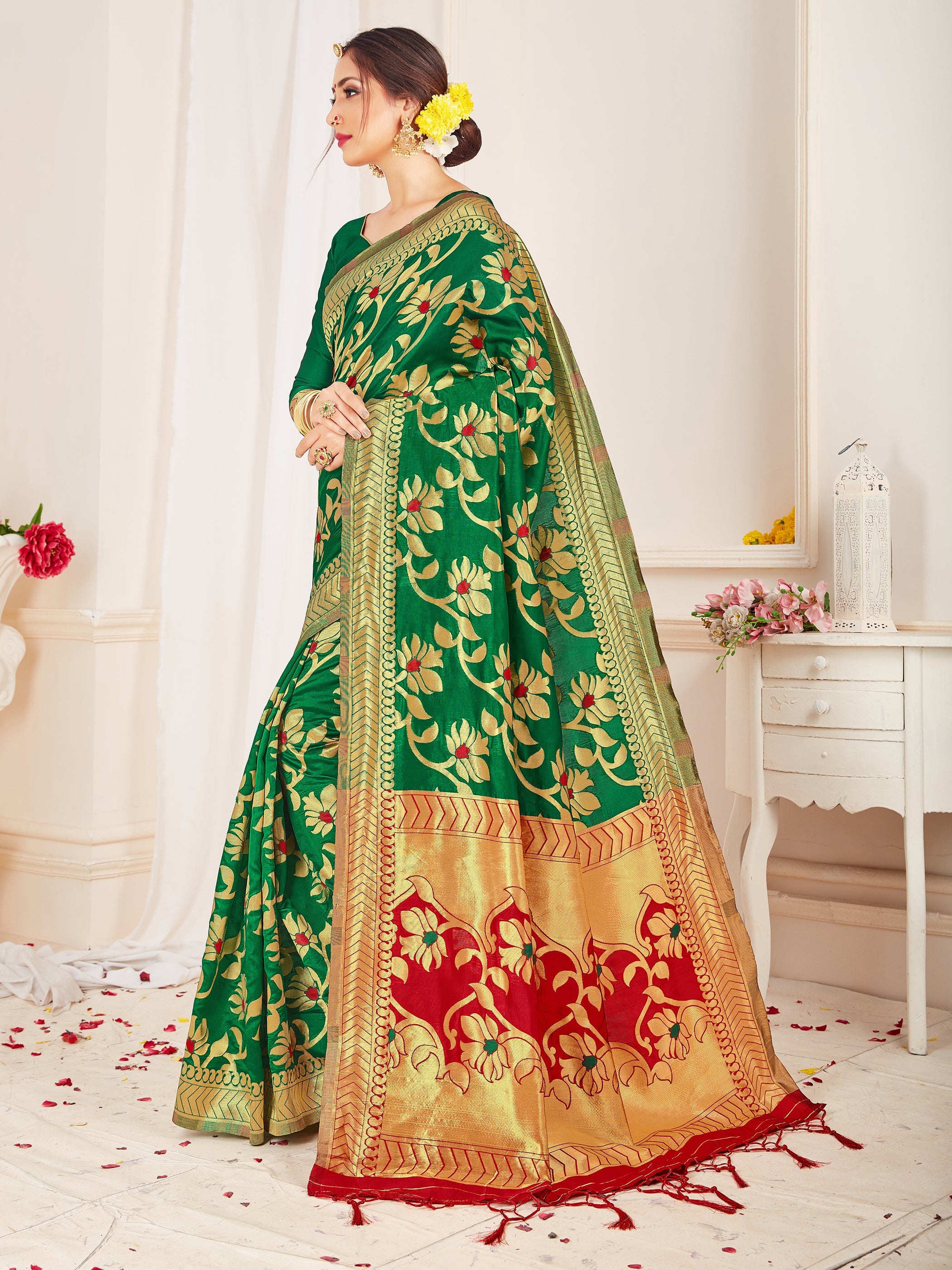 Beautiful Green Banarasi Art Silk Woven Saree : Perfect for Weddings & Formal Events