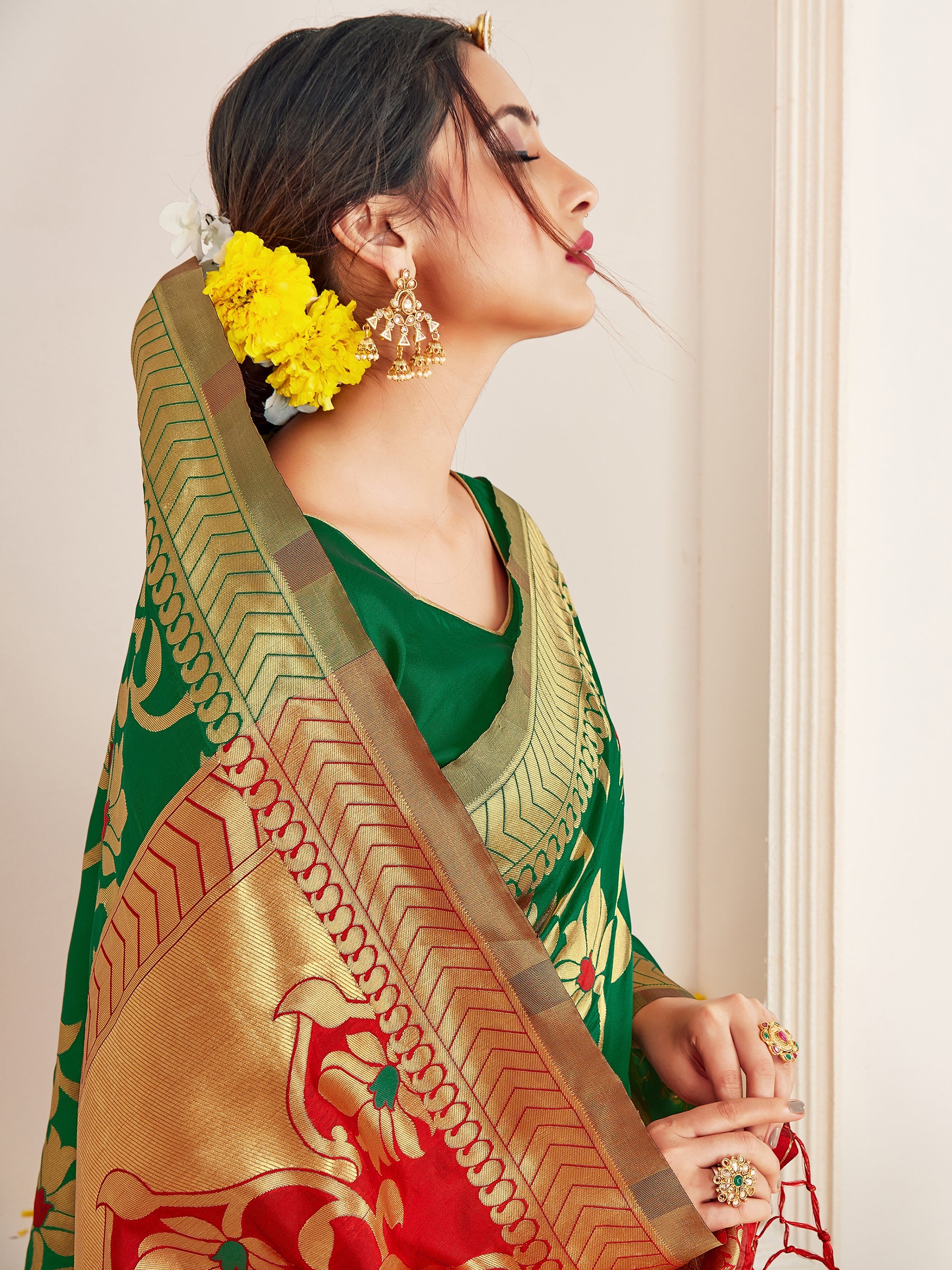 Beautiful Green Banarasi Art Silk Woven Saree : Perfect for Weddings & Formal Events