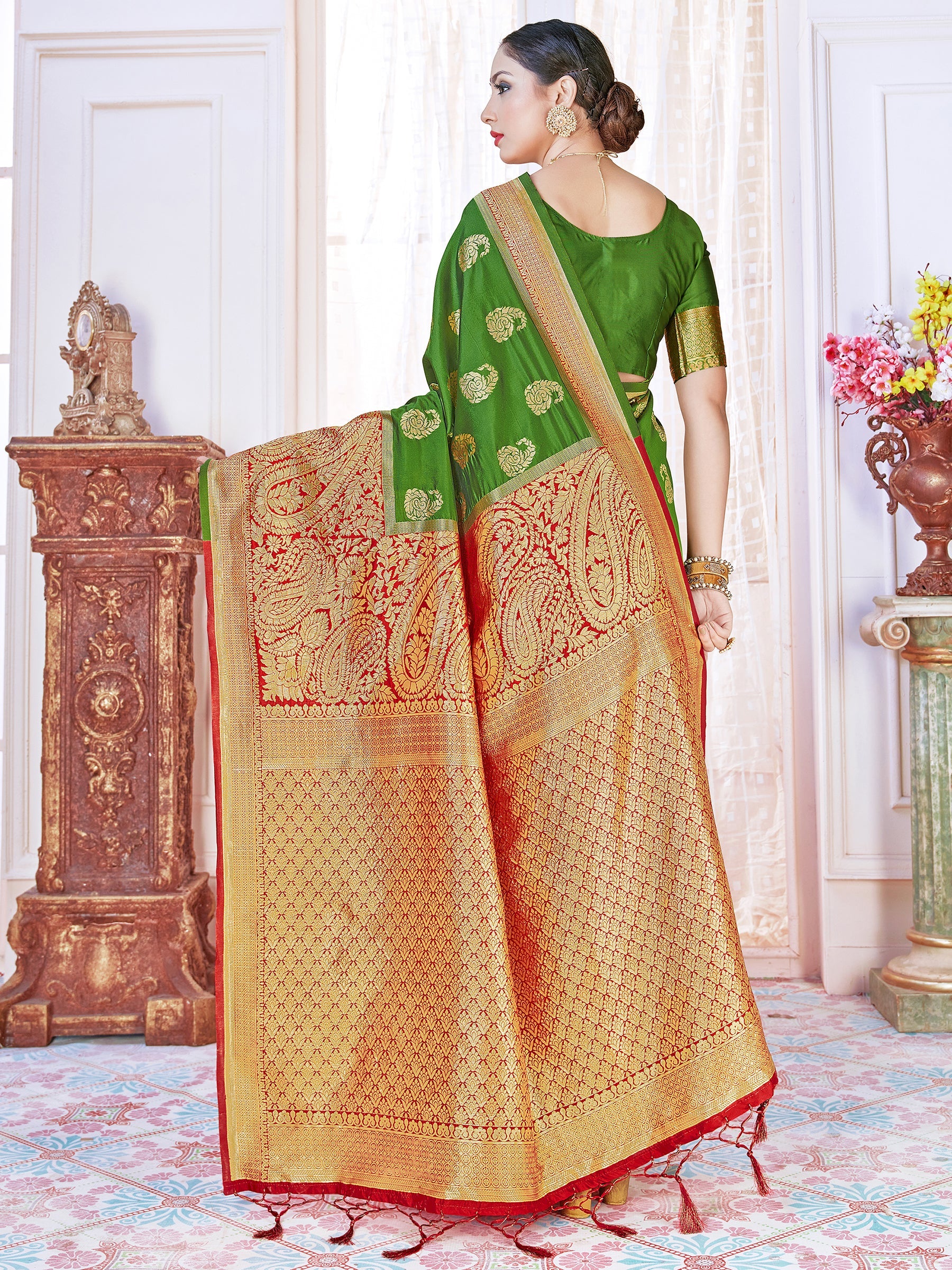 Chic Green Banarasi Art Silk Woven Saree : Perfect for Weddings & Formal Events