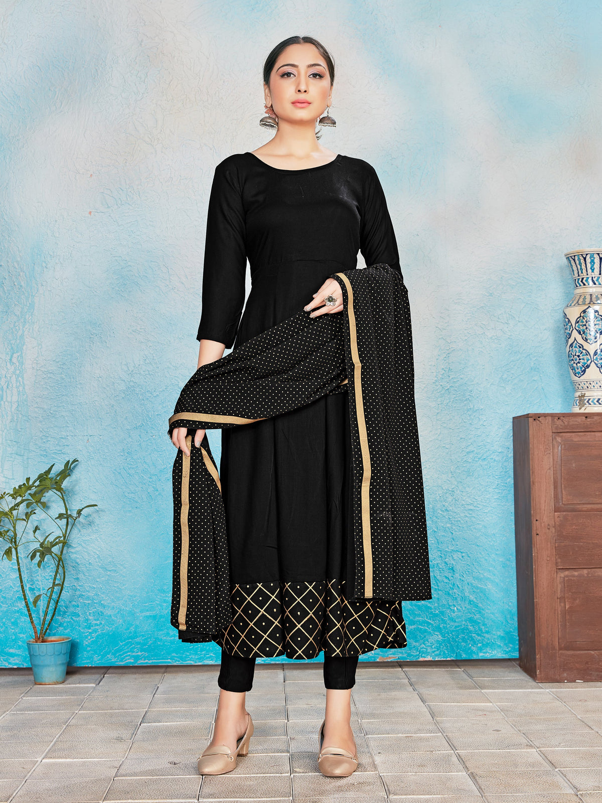 Elegant Black Rayon Foil Print Kurta Set: Perfect for Festive Occasions