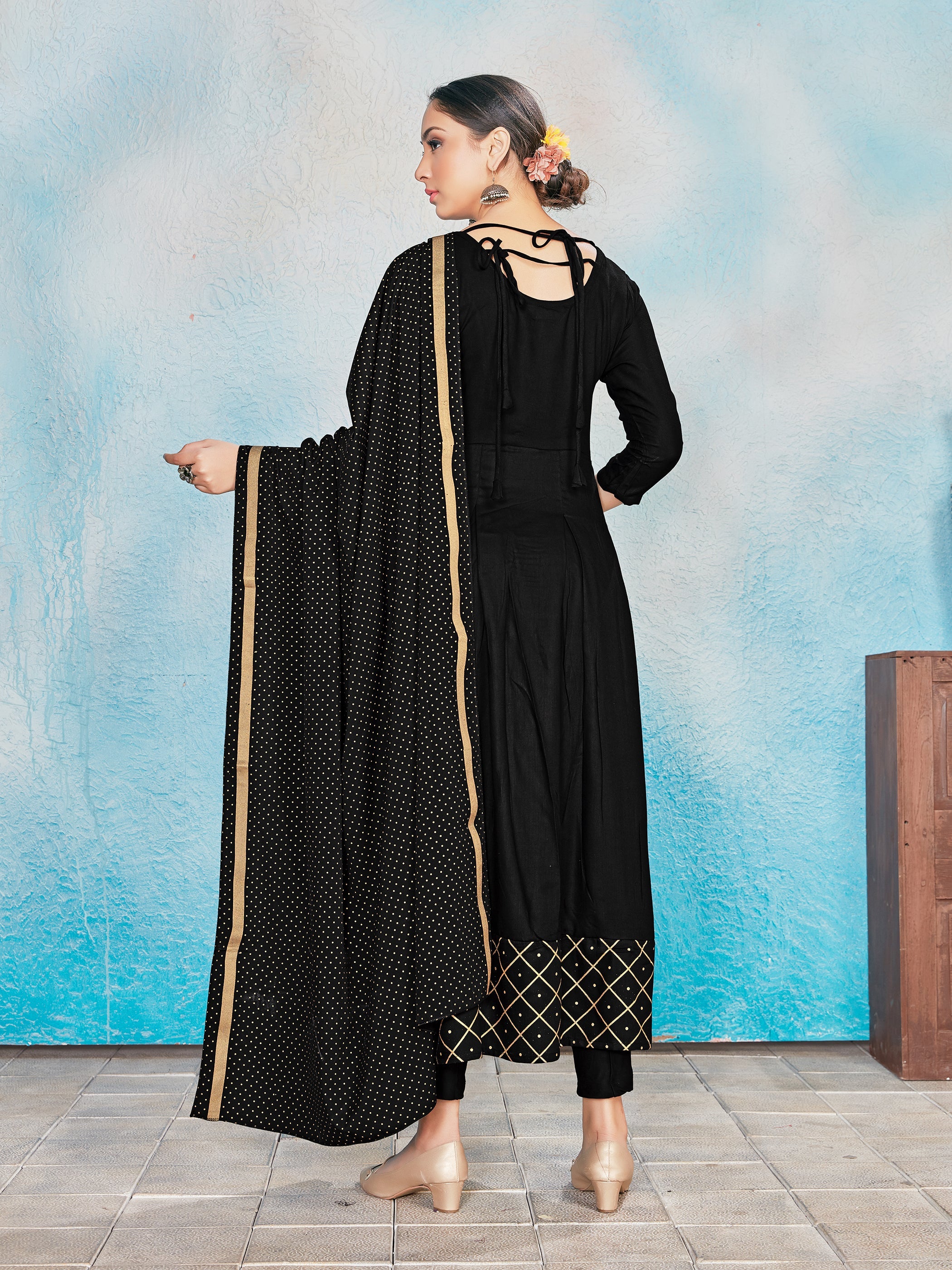 Elegant Black Rayon Foil Print Kurta Set: Perfect for Festive Occasions