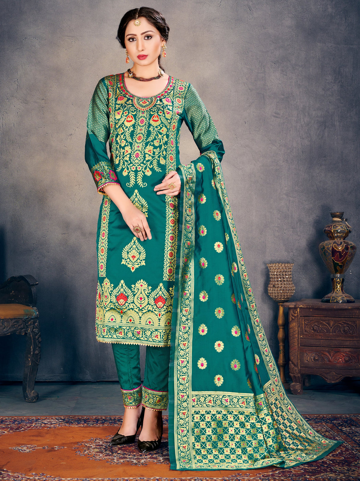 Exquisite Green Poly Silk Banarasi Kurta Set: Tradition Meets Modern Elegance