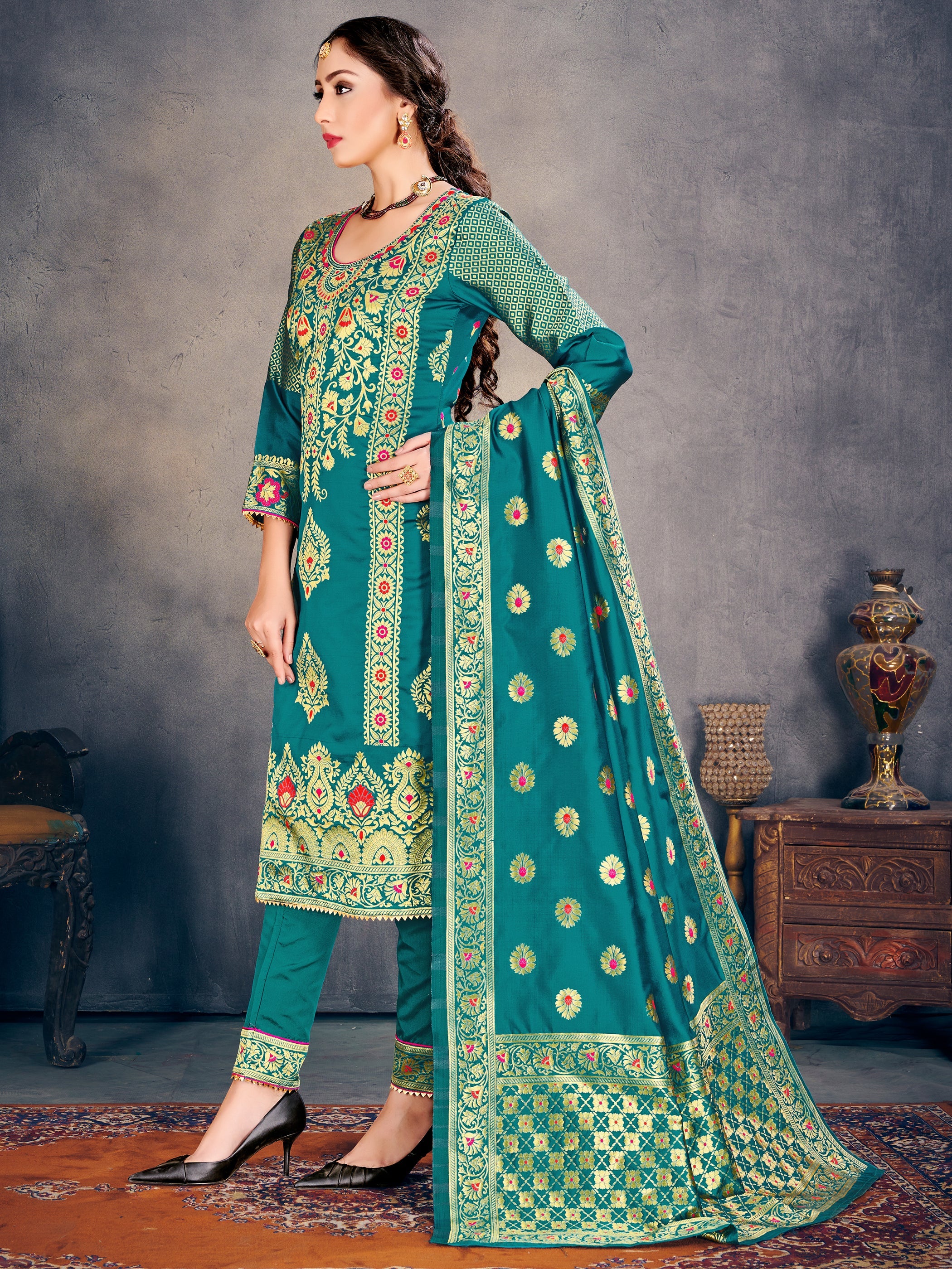 Exquisite Green Poly Silk Banarasi Kurta Set: Tradition Meets Modern Elegance