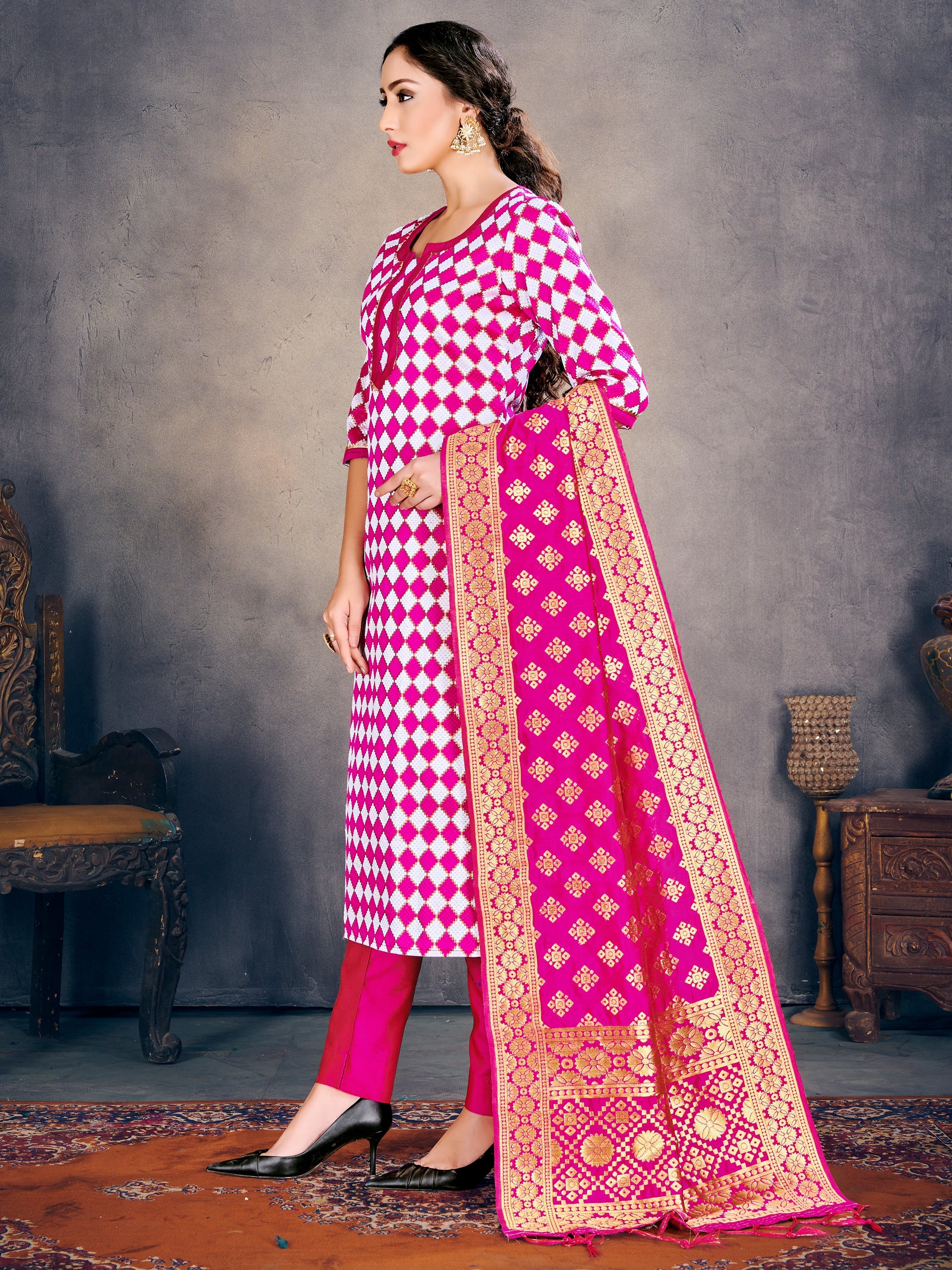 Elegant Pink Poly Silk Banarasi Kurta Set: Tradition Meets Modern Style