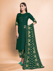 Elegant Green Rayon Dress: Luxurious Feel, Intricate Foil Print, Versatile Wear