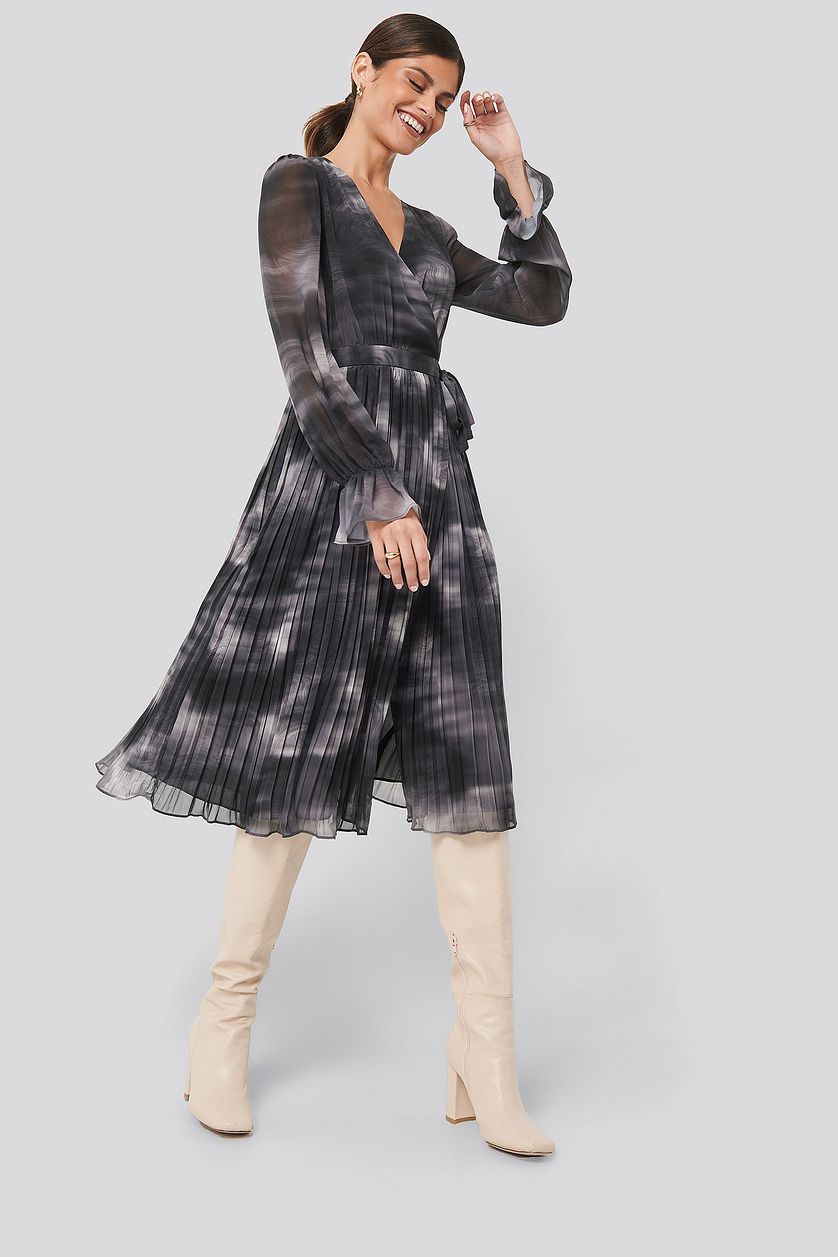 Chic Black Tie-Dye Georgette Fit and Flare Dress with Puff Sleeves for Women