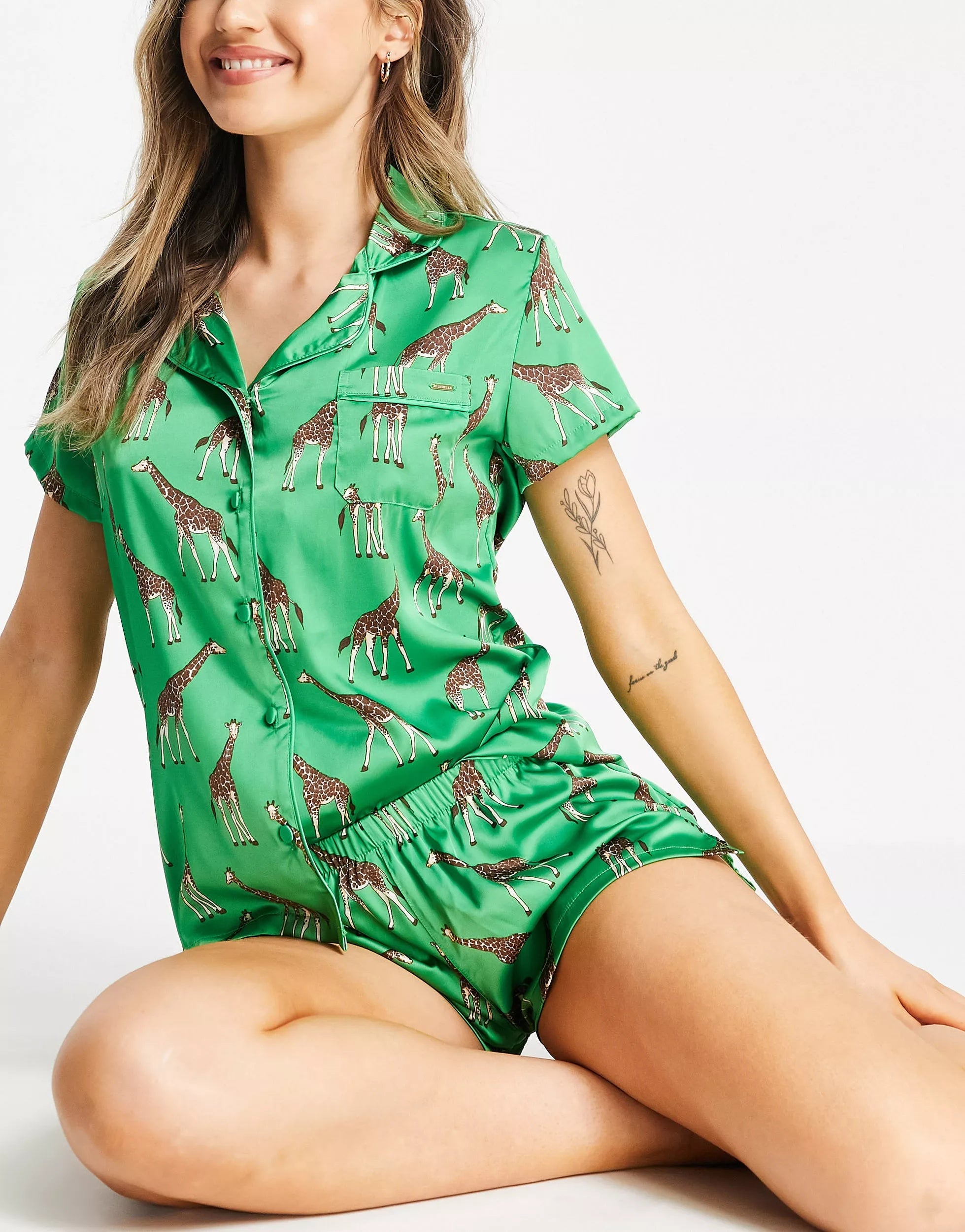 Styleinstant Green Giraffe Printed Lounge Wear.