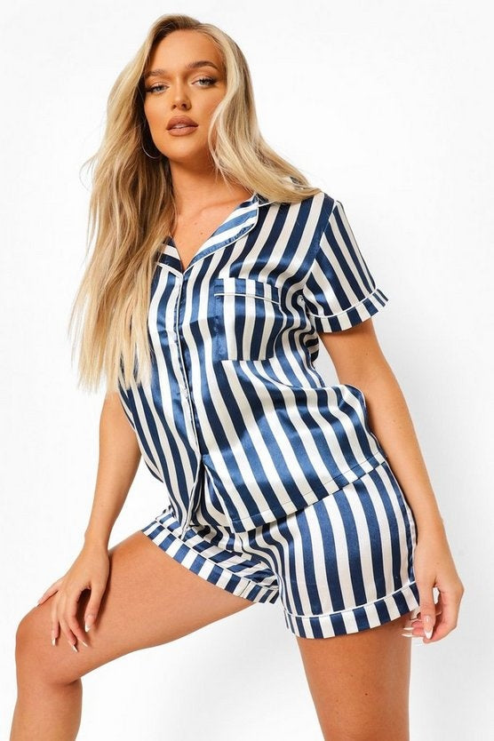 Styleinstant Navy Blue Striped Printed Lounge Wear.